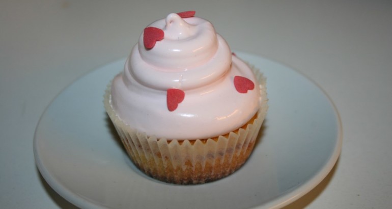 Toppris cupcakes toppet med angel feather icing