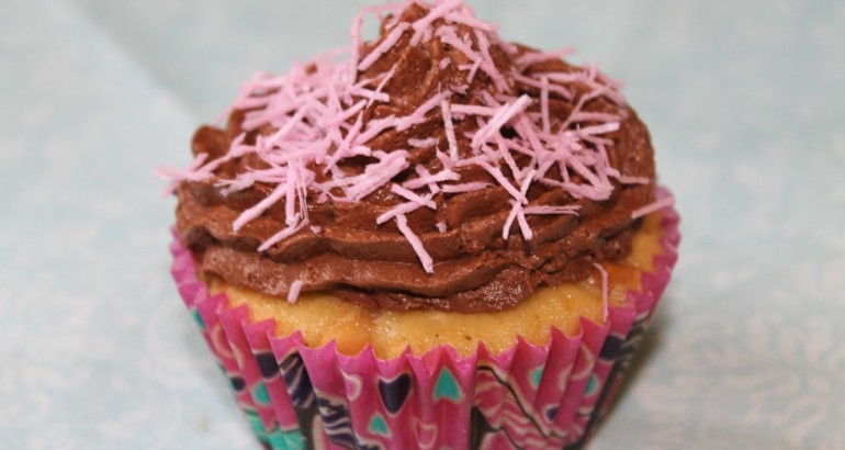 Peanøtt og hvit sjokolade Cupcakes med sjokolade krem