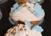 Vanilje Cupcakes med hvit sjokoladeicing