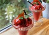Jordbærsorbet med karamellchips