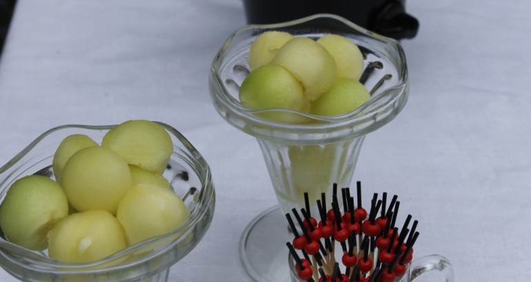 Melonkuler i sjokoladedip