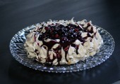Pavlova med marinerte bær