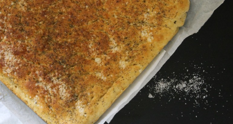 Eltefri foccacia med basilikum