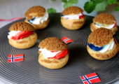 Vannbakkels med Jordbær og krem ( 17. mai )
