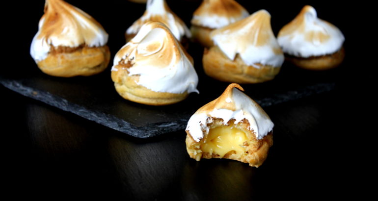 Choux au citron meringués (Sitron og marengs vannbakkels)