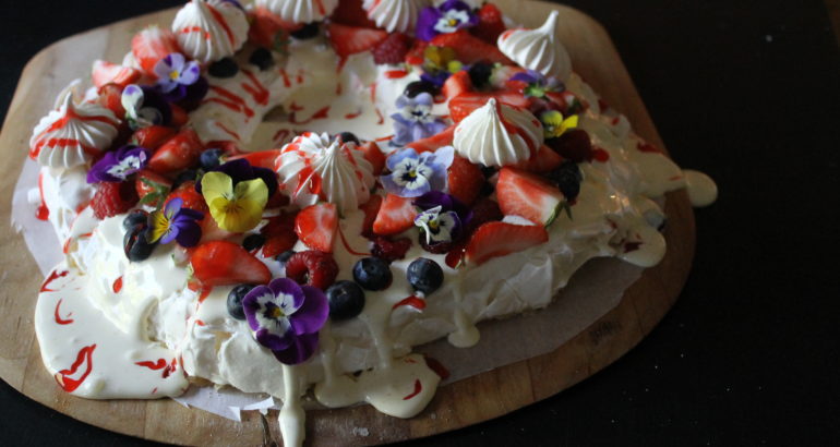 Pavlovakrans med vaniljeis