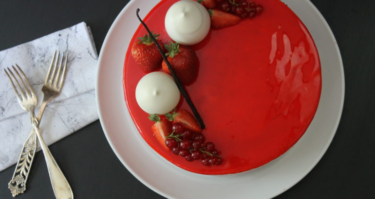 Glasert jordbærkake