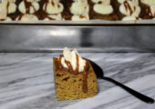 Gresskarkrydderkake med osteglasur og krydderkaramell